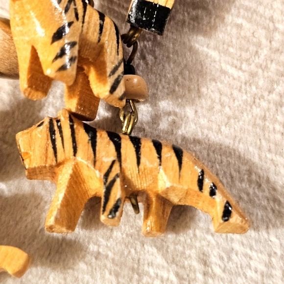 Vtg Handmade Carved Wood African Animal Brooch Pin P1P17 - Picture 4 of 9